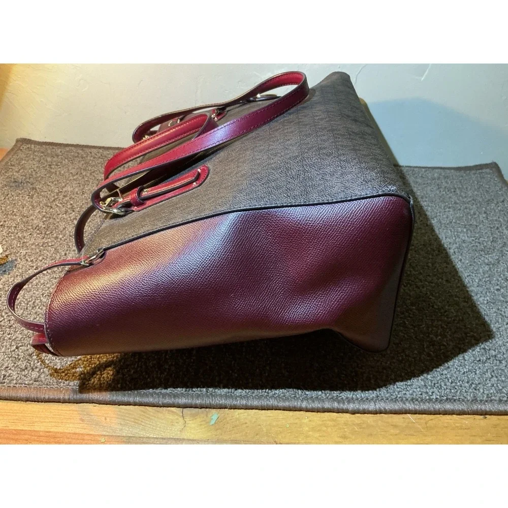 Michael Kors Voyager Medium Crossgrain Leather Tote Bag